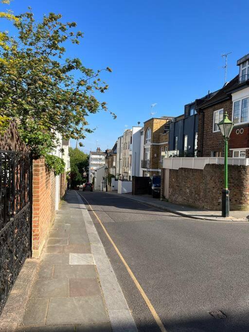 Serene Townhouse With Parking Londra Exterior foto